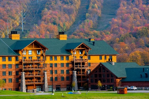 Hope Lake Lodge & Indoor Waterpark image 1